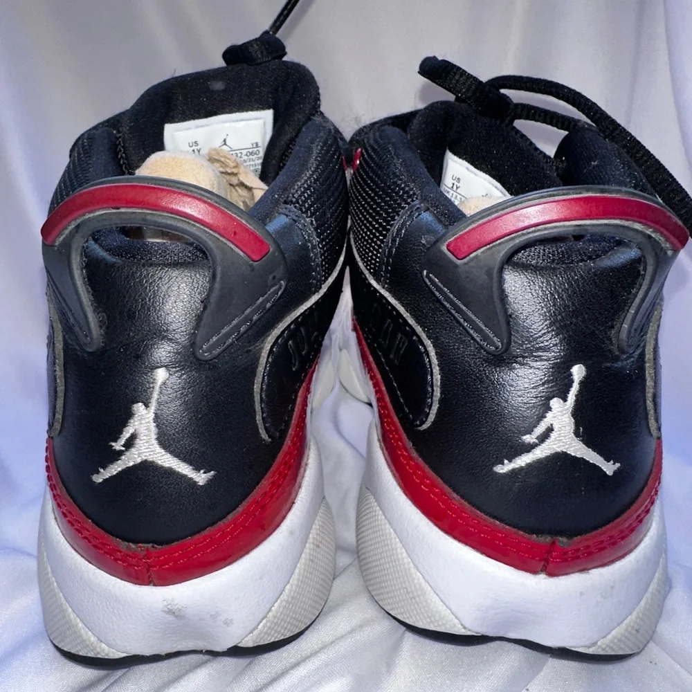 Jordan Kids Sneakers Red Black - Picture 3 of 5